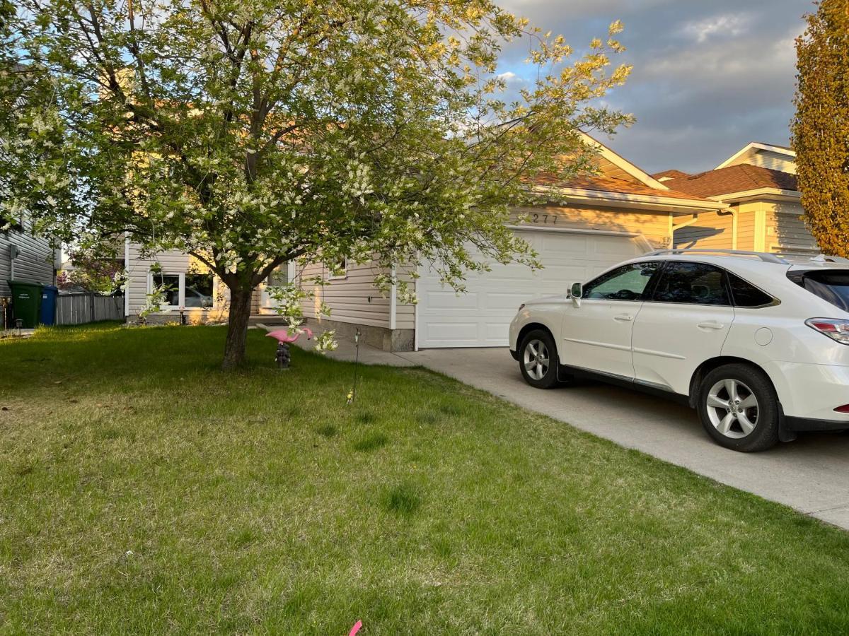 Citadel Cozy Quilt Private Bedroom Calgary Exterior photo