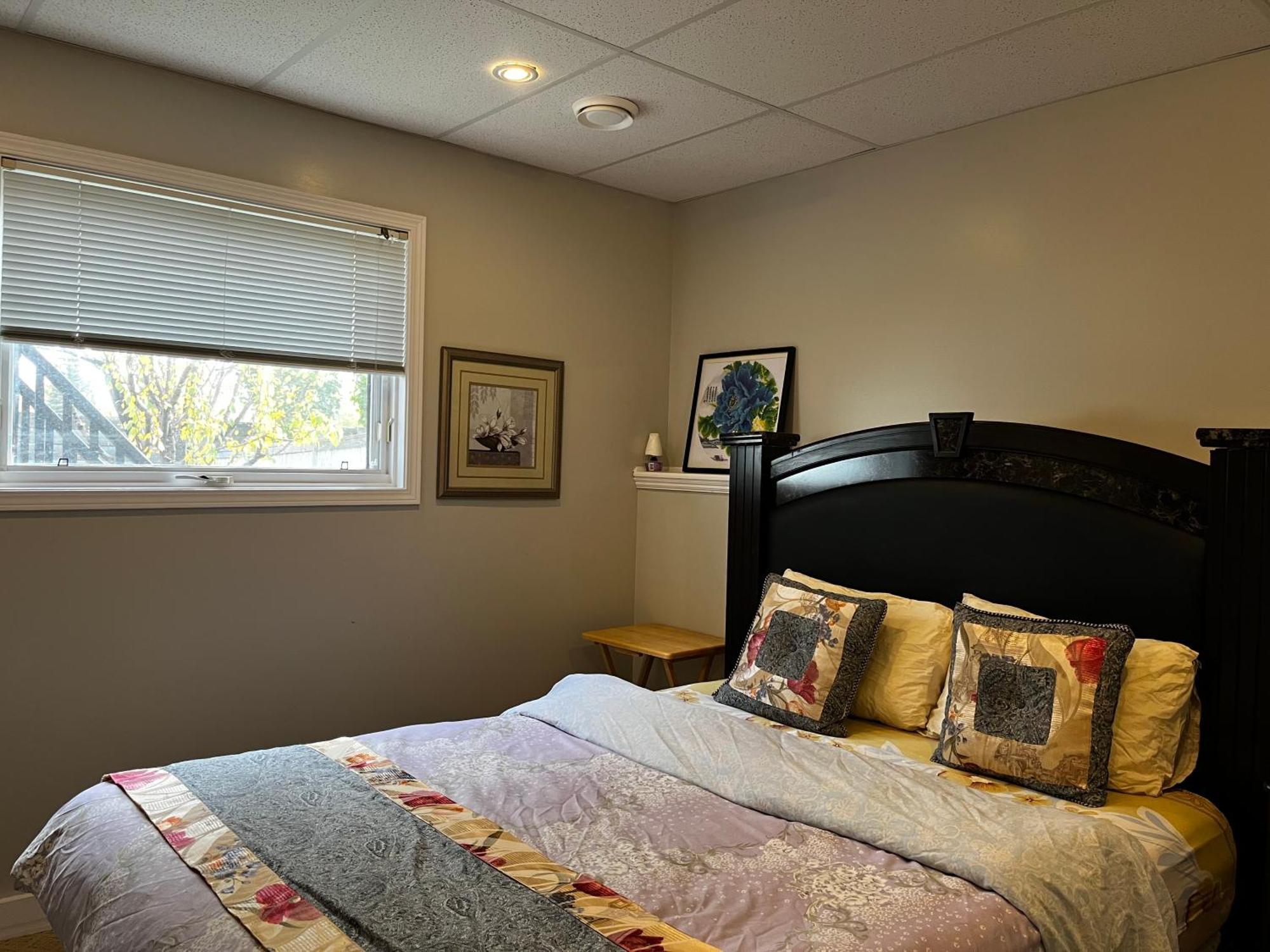 Citadel Cozy Quilt Private Bedroom Calgary Exterior photo