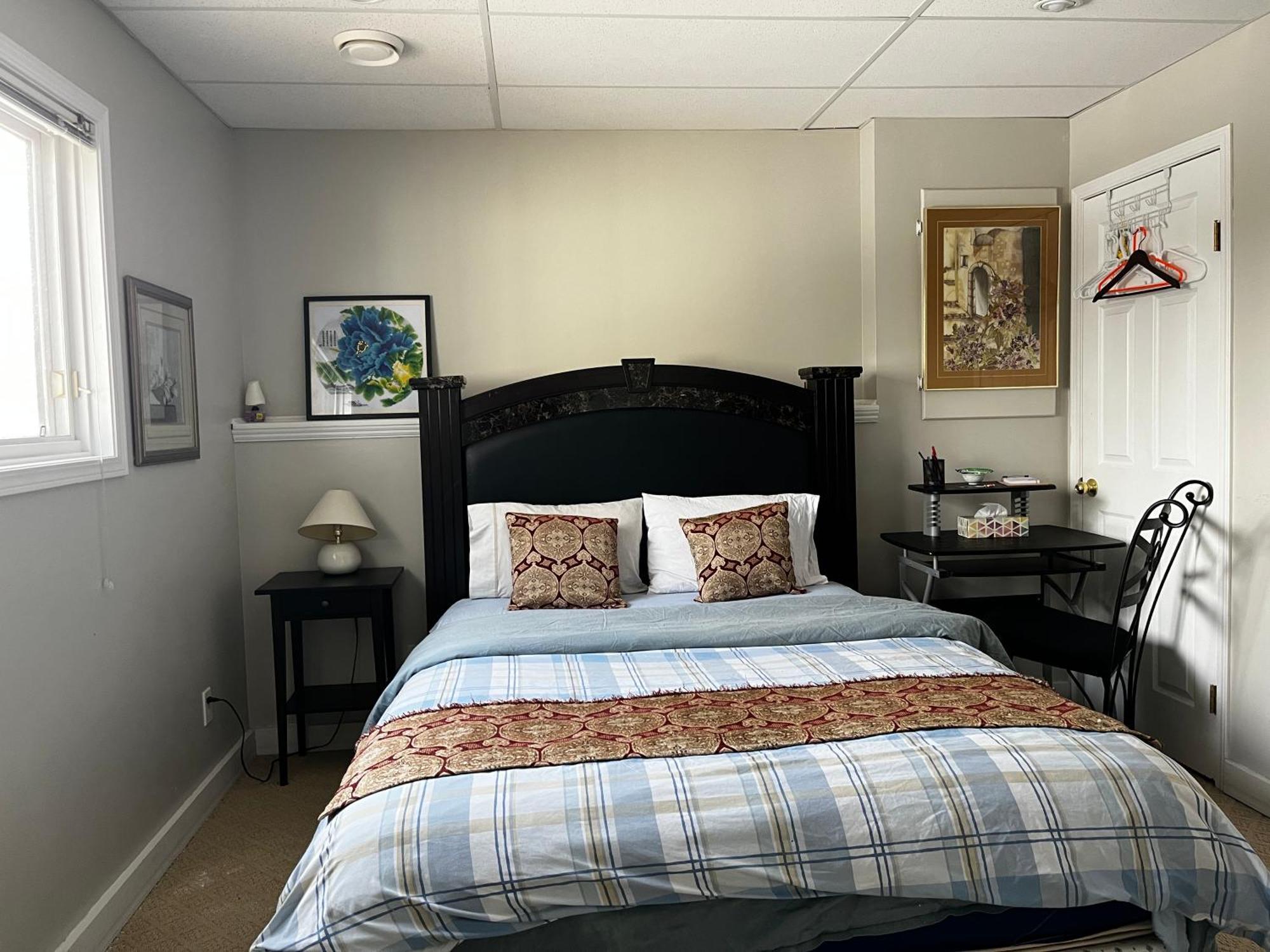 Citadel Cozy Quilt Private Bedroom Calgary Exterior photo